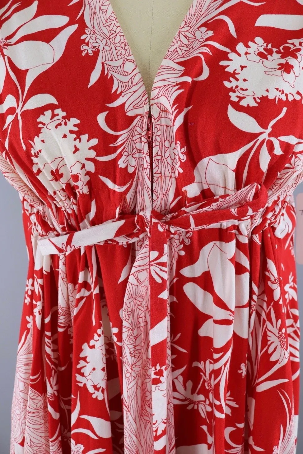 1960s Vintage Red & White Floral Print Caftan Dress / Vivante Flobert