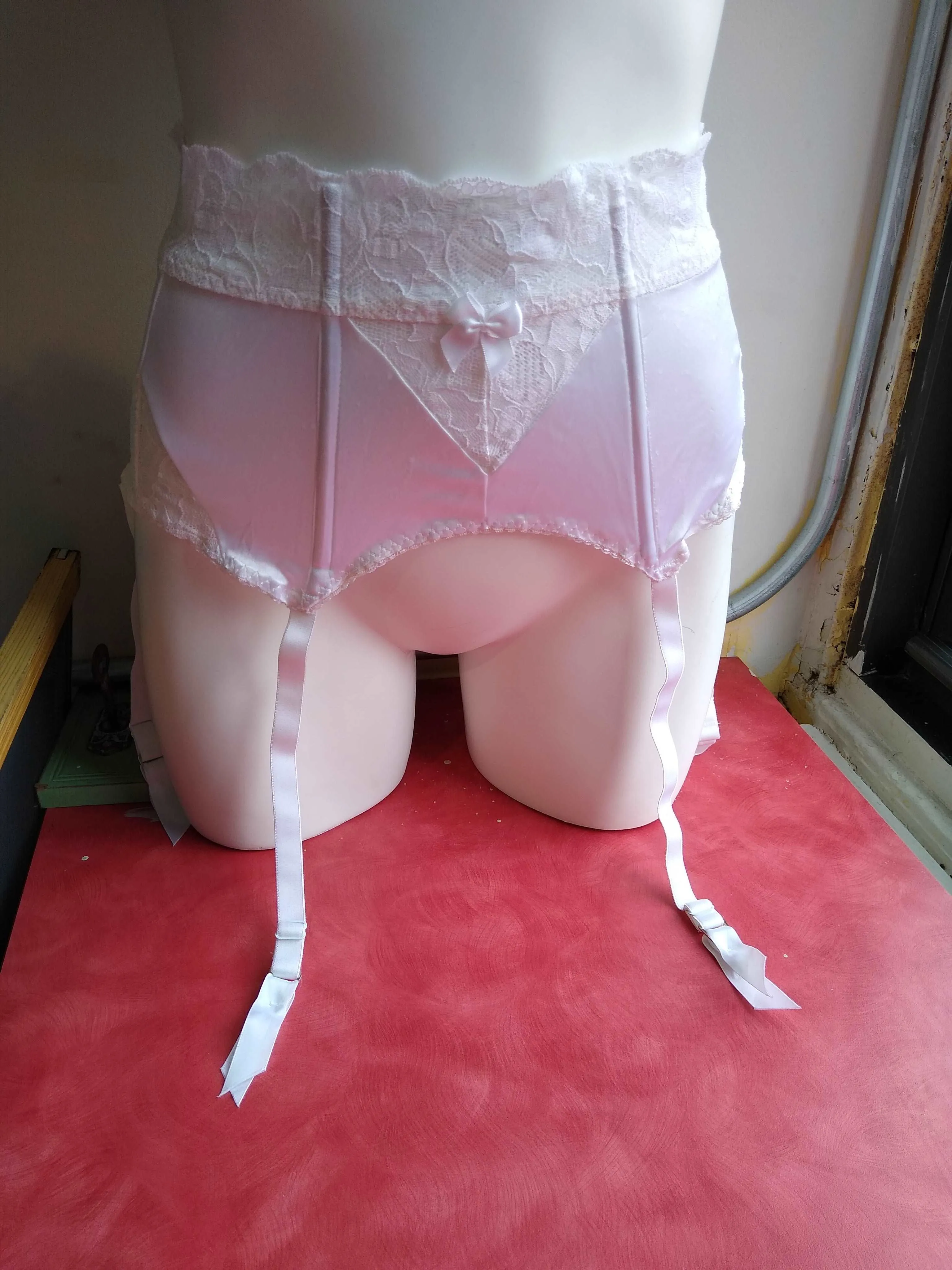 BT 736 HI WAIST CINCHING GARTER BELT