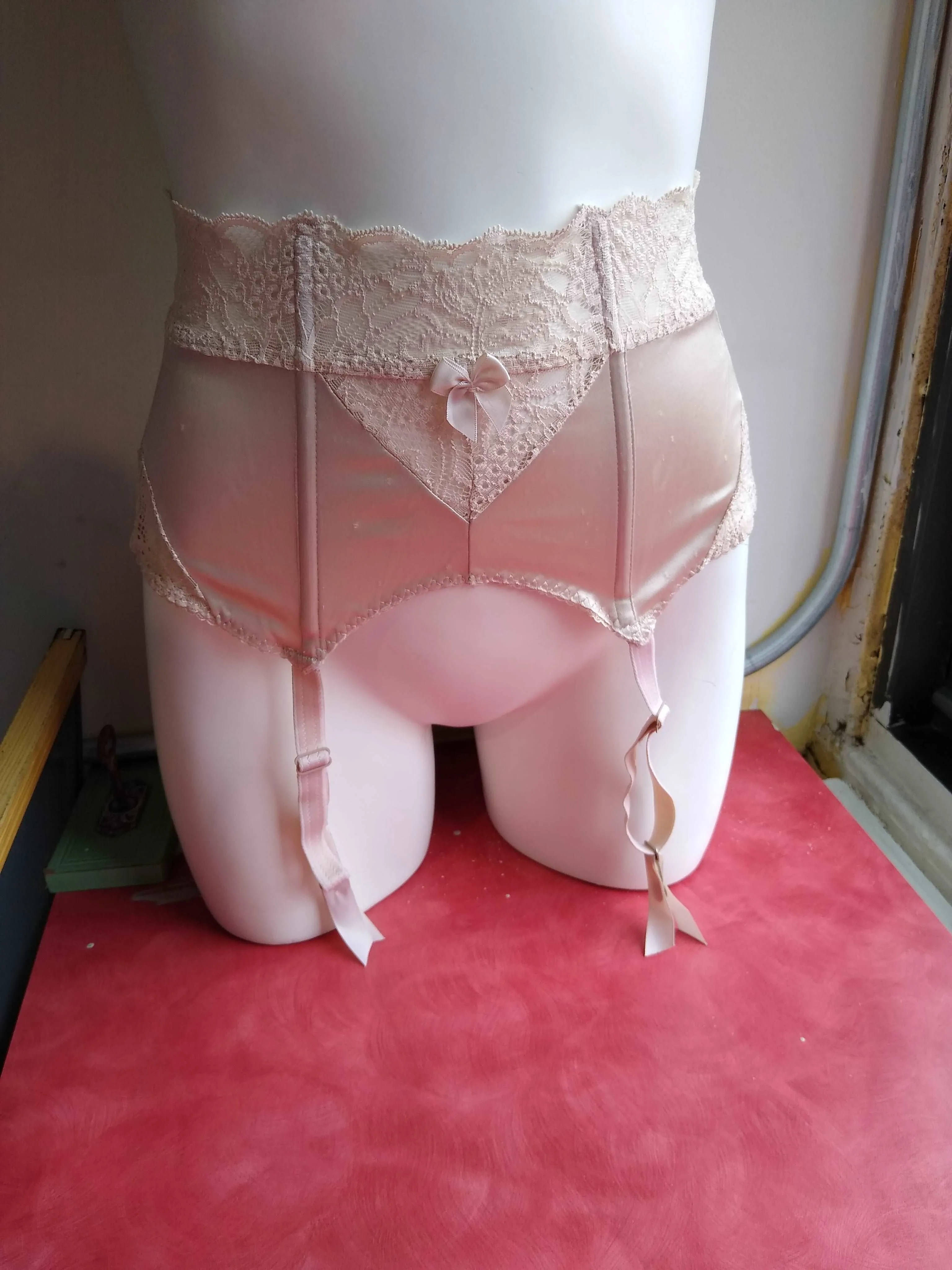 BT 736 HI WAIST CINCHING GARTER BELT