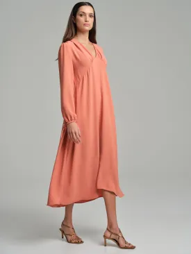 V-neck long dress with gathering effects